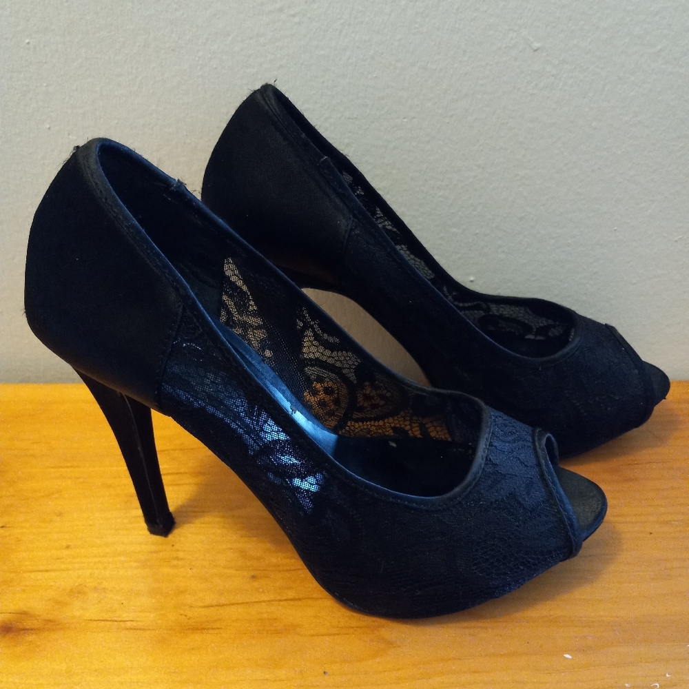 Aldo Lace Stilletho Peep Toe Womens Size 37